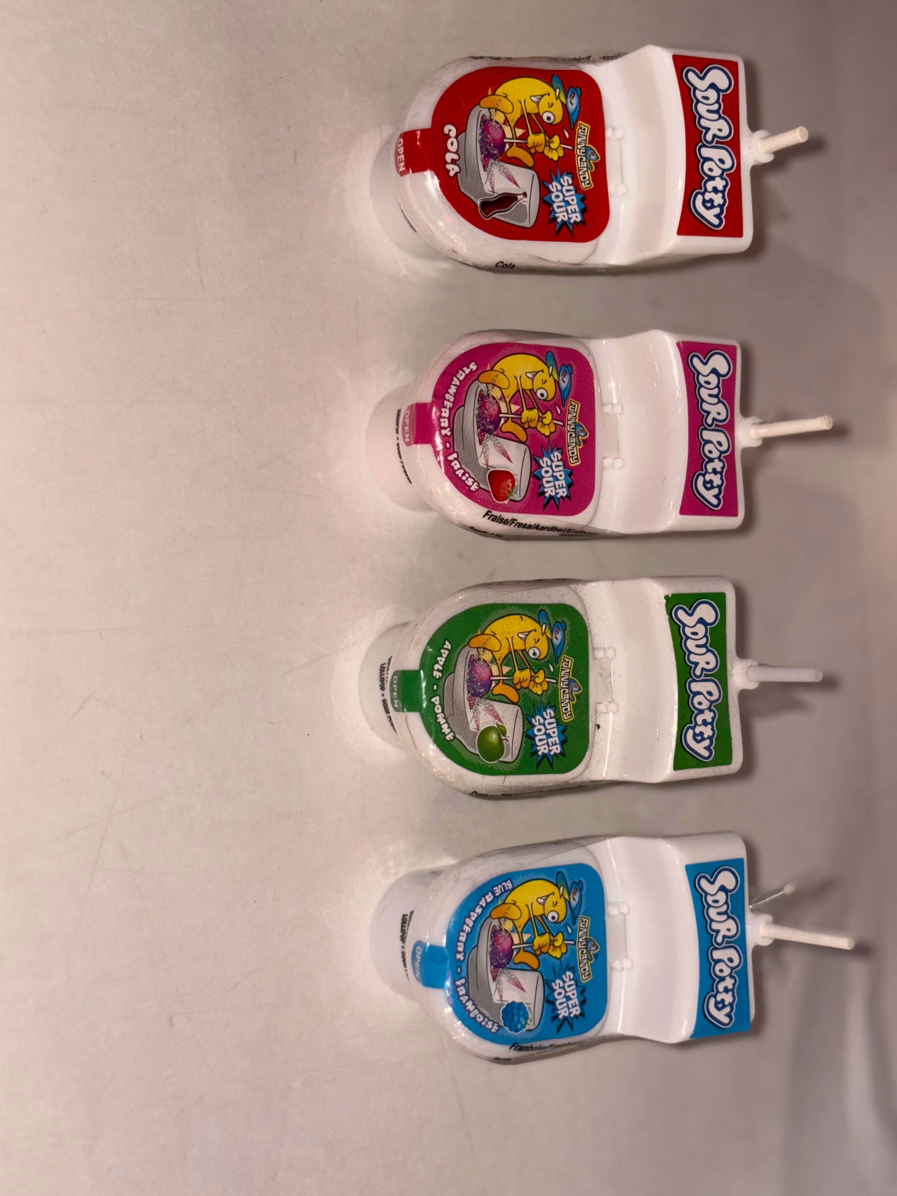 Toilette sucette avec de la poudre acide coca,fraise,pomme,framboise
